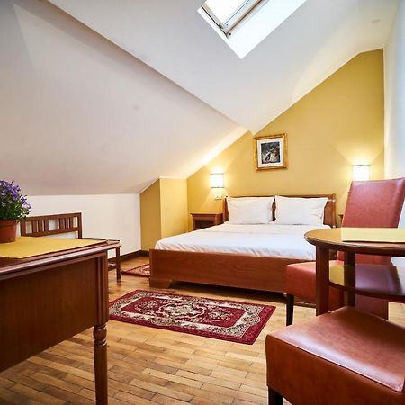 Cozy Attic Room V Bucureşti Exterior foto