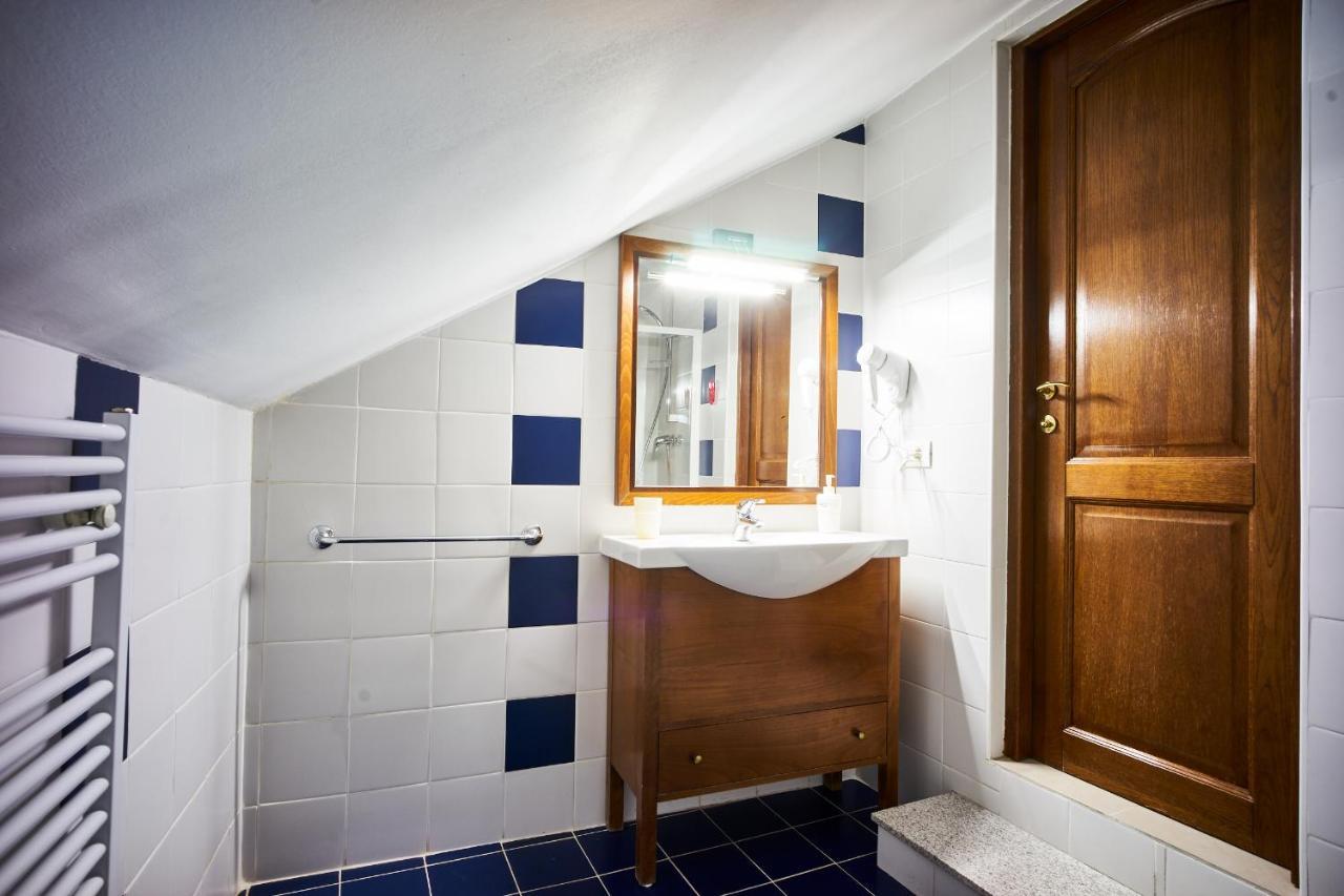 Cozy Attic Room V Bucureşti Exterior foto
