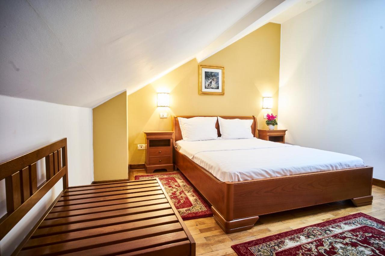 Cozy Attic Room V Bucureşti Exterior foto