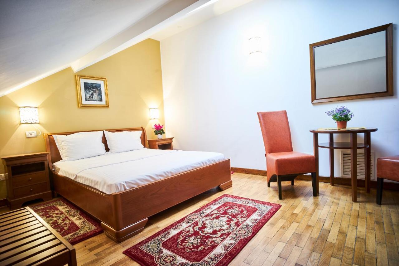 Cozy Attic Room V Bucureşti Exterior foto